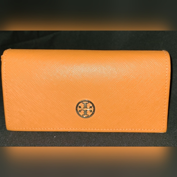 SOLD - TORY BURCH Saffiano Leather Sunglasses Hard Case - Picture 2 of 5